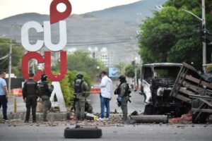 At least 11 wounded by Colombia car bomb days before presidential election